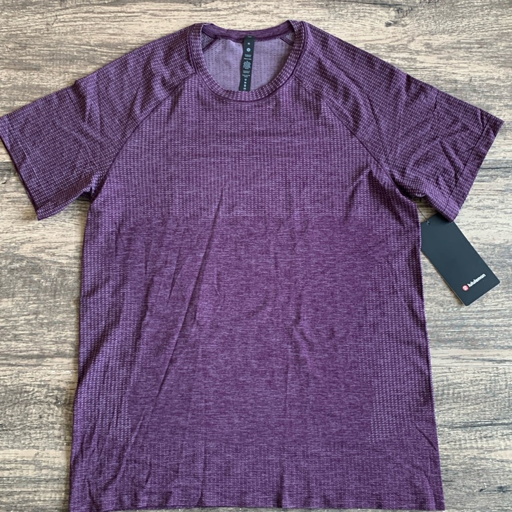 Lululemon Metal Vent Tech Short Sleeve Shirt in Purple / Medium